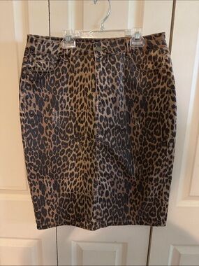 Jade Mackenzie denim leopard print skirt size large